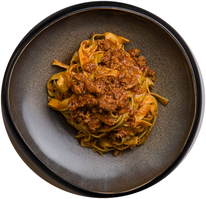 Paglia e fieno al ragù on its original plate
