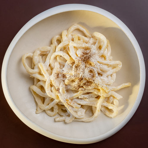 Pici Cacio e Pepe - Pici Pasta met Pecorino Kaas en Zwarte Peper