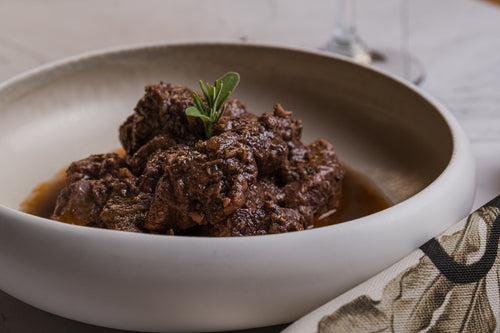 Peposo – Rundvleesstoofpot met rode wijn en zwarte peper