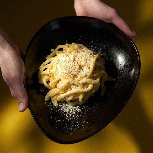 Pici Cacio e Pepe - Pici Pasta met Pecorino Kaas en Zwarte Peper
