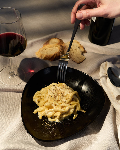 Pici Cacio e Pepe - Pici Pasta met Pecorino Kaas en Zwarte Peper